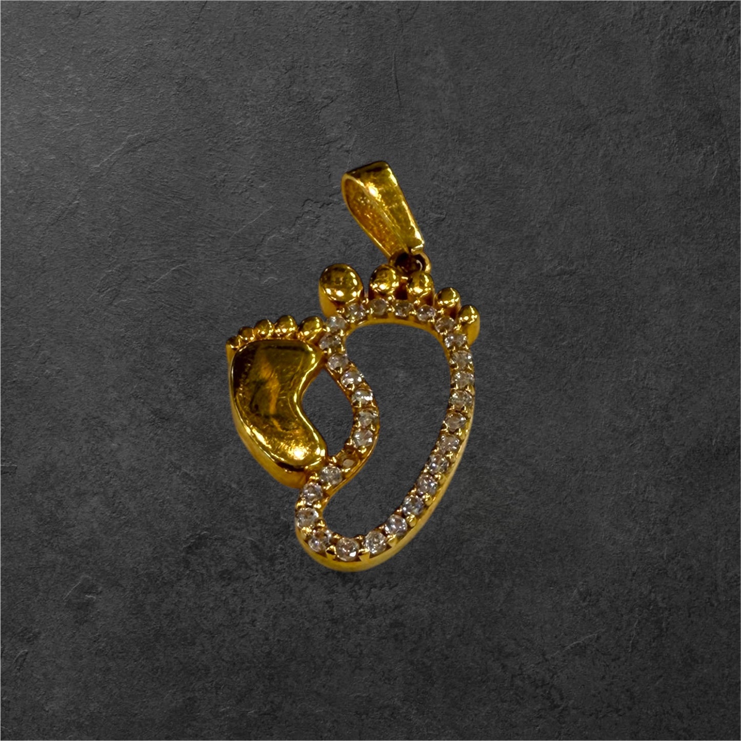 22Ct Mother & Baby Feet Pendant