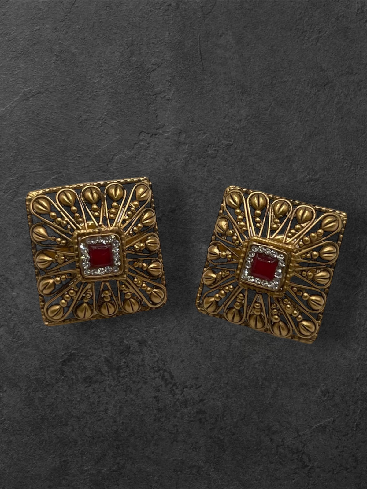 22ct Antique Ladies Studs