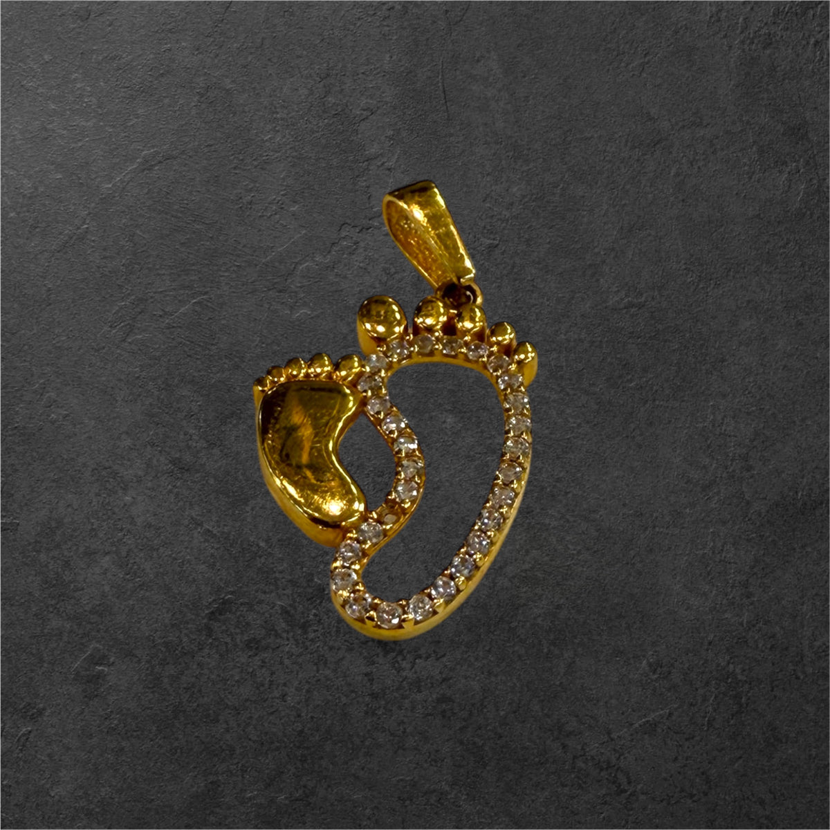 22Ct Mother & Baby Feet Pendant